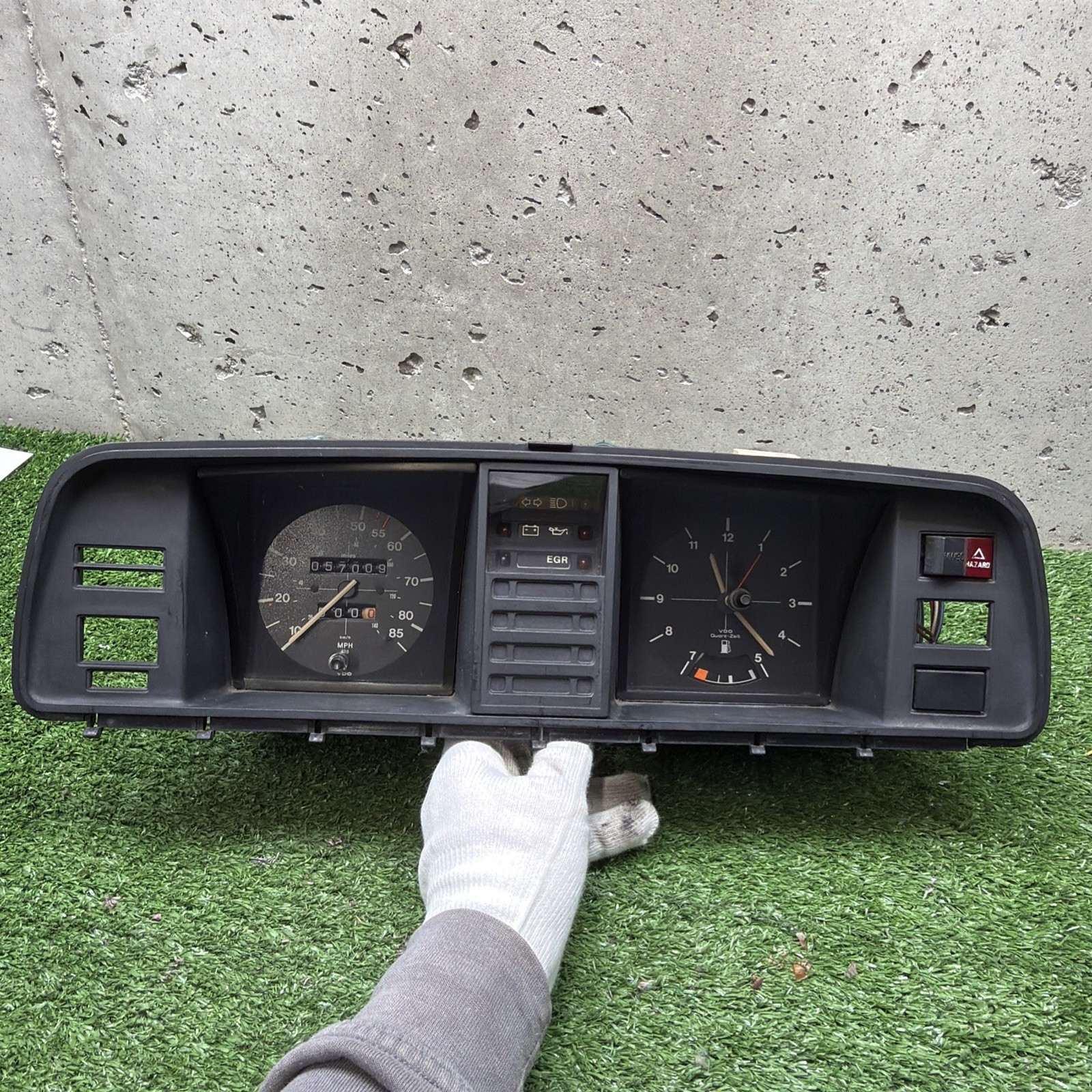 1980 VW Volkswagen Vanagon Instrument gauge cluster W/ Clock 57k Miles *SEE PICS