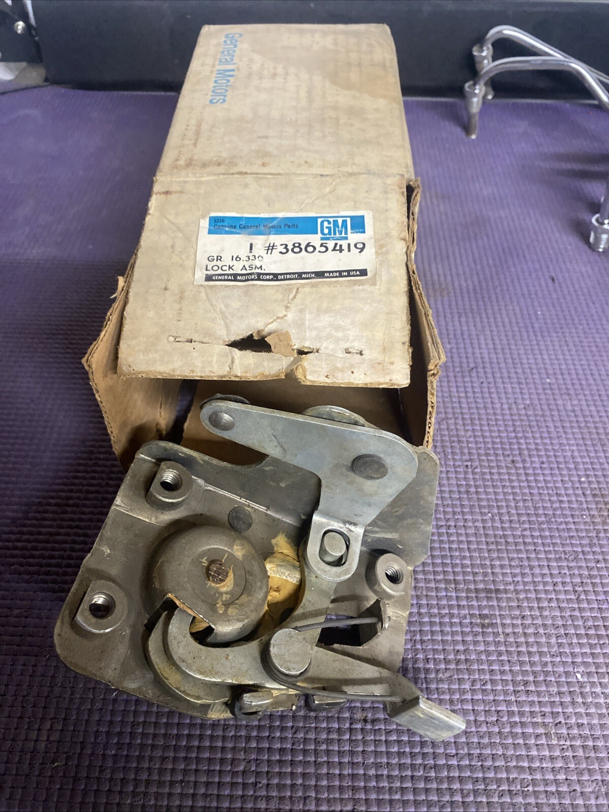 71 72 73 74 NOS GM 3865419 ORIGINAL GM NOS LH front Lock Assembly USA Part 71 72 73 74 NOS GM 3865419 ORIGINAL GM NOS LH front Lock Assembly USA Part