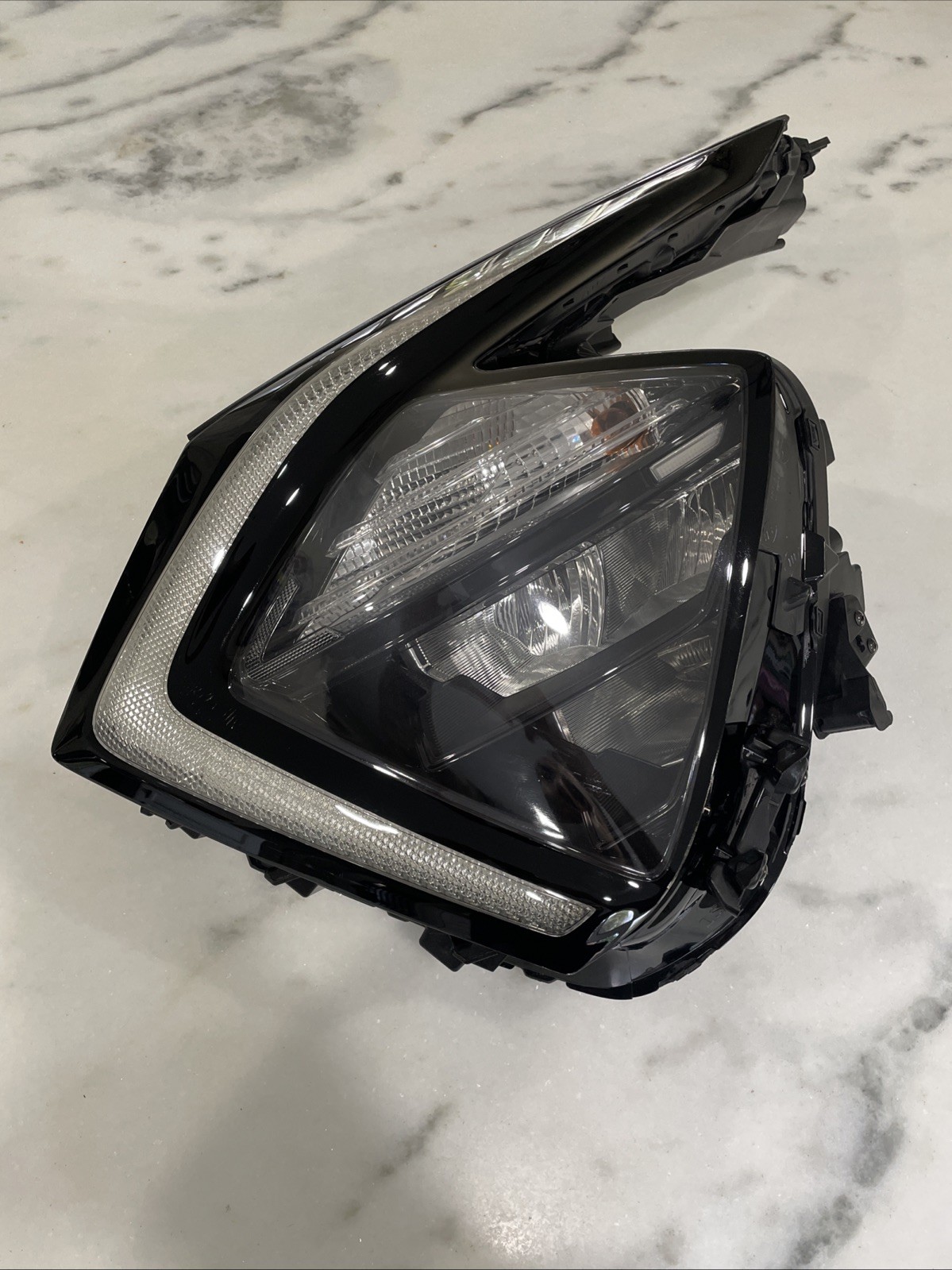 2023-2024 Kia Sportage Left LED Reflector Headlight Assembly OEM 92101DW000 2023-2024 Kia Sportage Left LED Reflector Headlight Assembly OEM 92101DW000