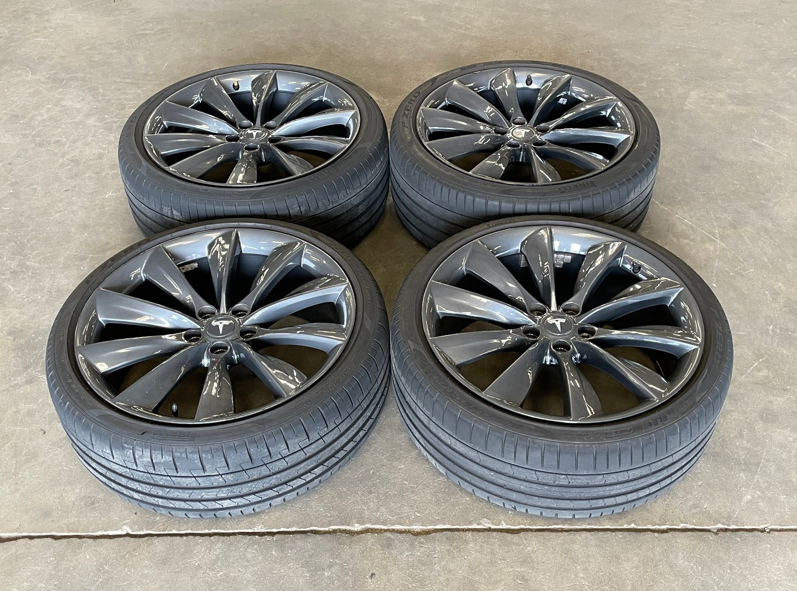2012-2020 Tesla Model S 21 Inch Staggered Wheel Rim Tire Set 1692 OEM