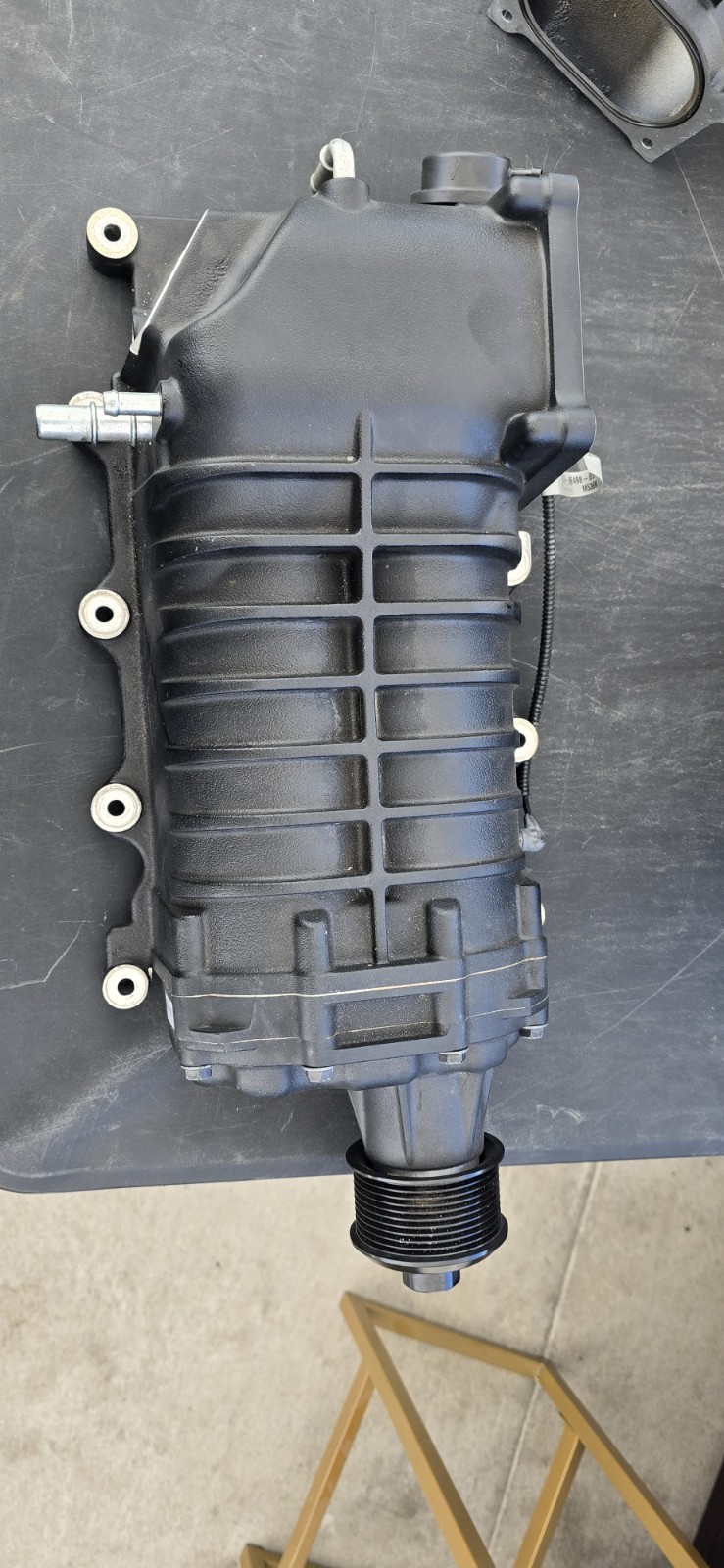 OEM Ford Shelby GT500 5.4L Eaton M122 Supercharger Coolant Water Manifold 07-10 OEM Ford Shelby GT500 5.4L Eaton M122 Supercharger Coolant Water Manifold 07-10