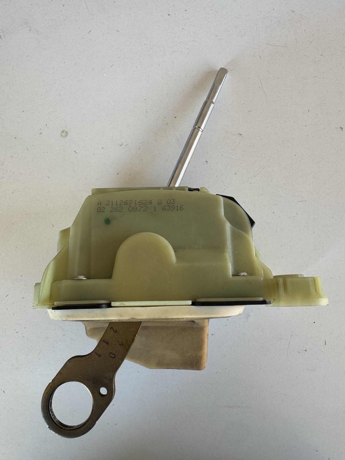 2003-09 MERCEDES BENZ W211 E-CLASS FLOOR SHIFTER GEAR SELECTOR OEM A2112671624 2003-09 MERCEDES BENZ W211 E-CLASS FLOOR SHIFTER GEAR SELECTOR OEM A2112671624
