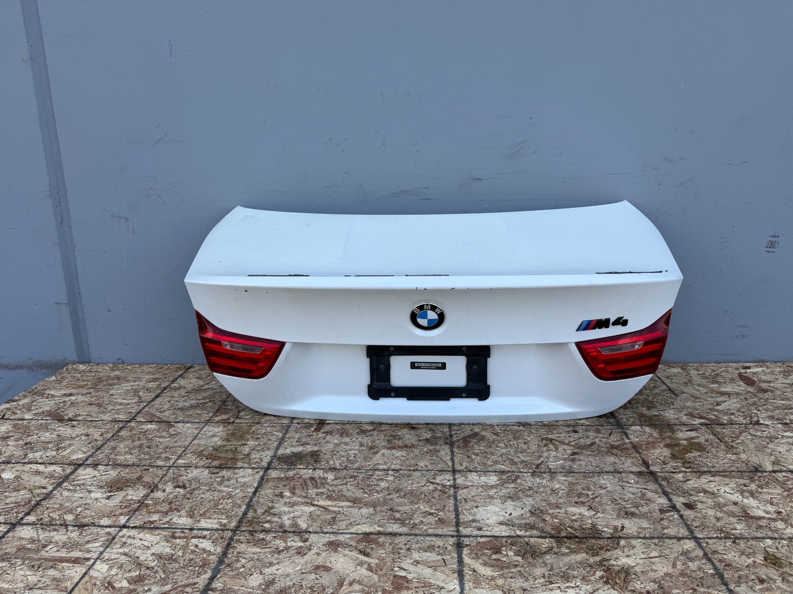 TRUNK COVER PANEL LID HATCH COMPLETE BMW F82 M4 (2015-2020) OEM TRUNK COVER PANEL LID HATCH COMPLETE BMW F82 M4 (2015-2020) OEM