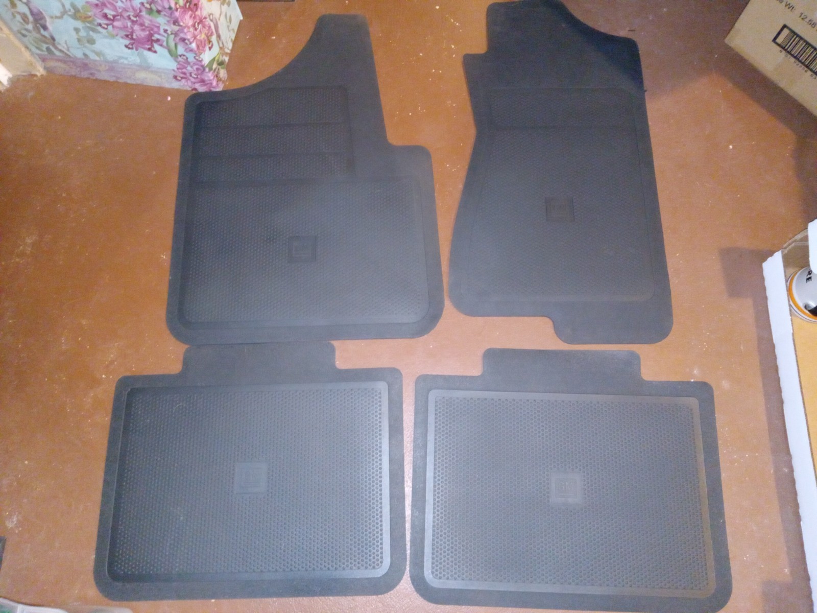 NOS OEM 99-06 Chevy Silverado GMC Sierra GM Extended Cab Rubber Floor Mats Black NOS OEM 99-06 Chevy Silverado GMC Sierra GM Extended Cab Rubber Floor Mats Black