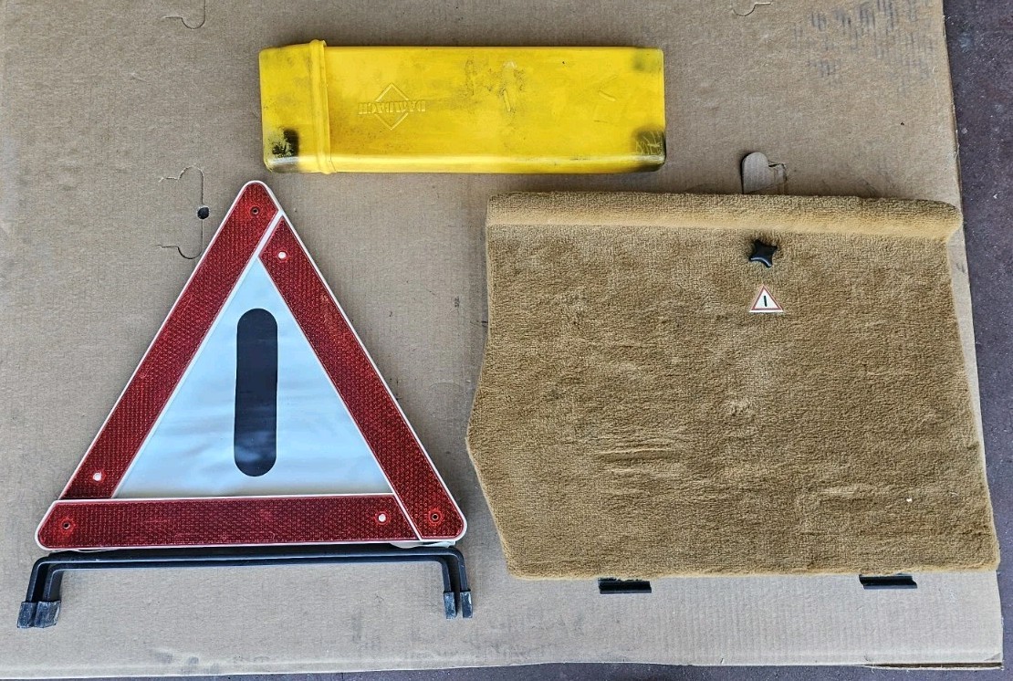 Mercedes R107 W113 W109 Euro Foldable Emergency Warning Triangle Warndreieck Mercedes R107 W113 W109 Euro Foldable Emergency Warning Triangle Warndreieck