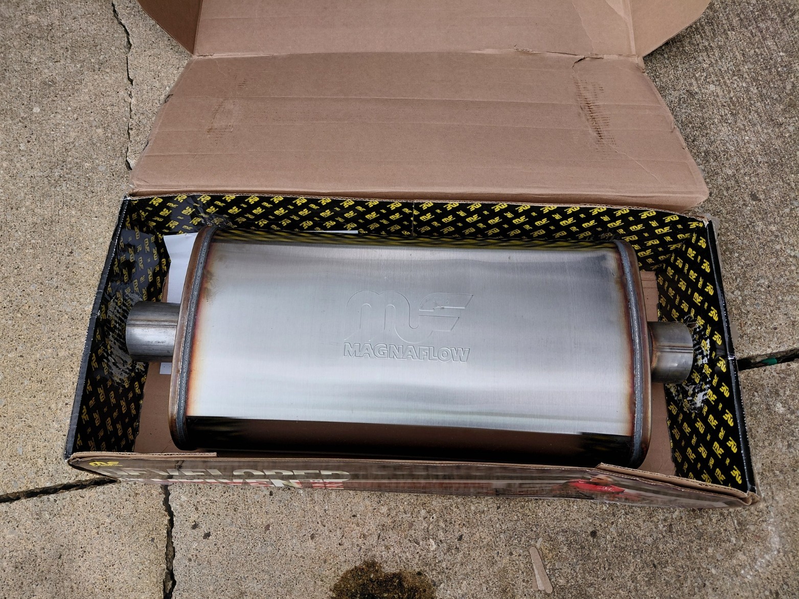 MagnaFlow 12579 Performance Muffler 3in Center Inlet/Outlet Stainless Steel