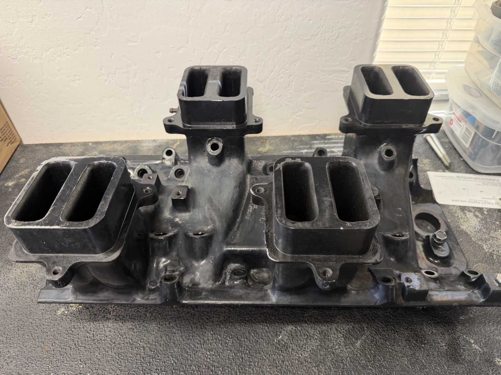 Mercruiser 7.4L 8.2L MAG MPI lower intake manifold 805233C newer style 1998-2001 Mercruiser 7.4L 8.2L MAG MPI lower intake manifold 805233C newer style 1998-2001