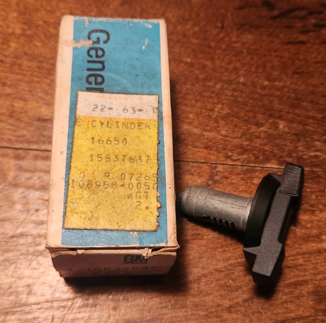 GM NOS 1984-86 Chevy S10 GMC S15 Center Console Lock Knob uncoded 15537637 GM NOS 1984-86 Chevy S10 GMC S15 Center Console Lock Knob uncoded 15537637