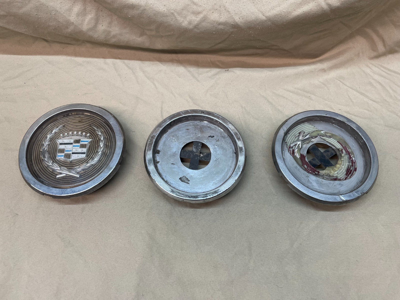 3 PCs OEM GM NOS WIRE COVER CENTER CAP 81-85 CADILLAC ELDORADO COUPECONVERTIBLE