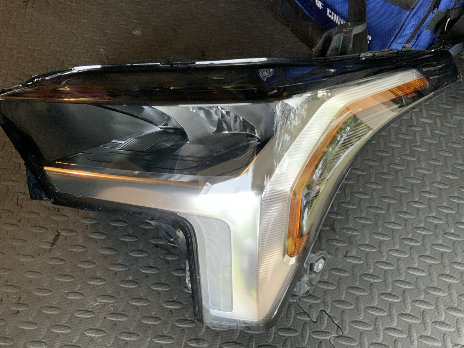 2022-26 Toyota Tundra/sequioa Headlamp LH Side , LIKE NEW OEM  81160-0C230