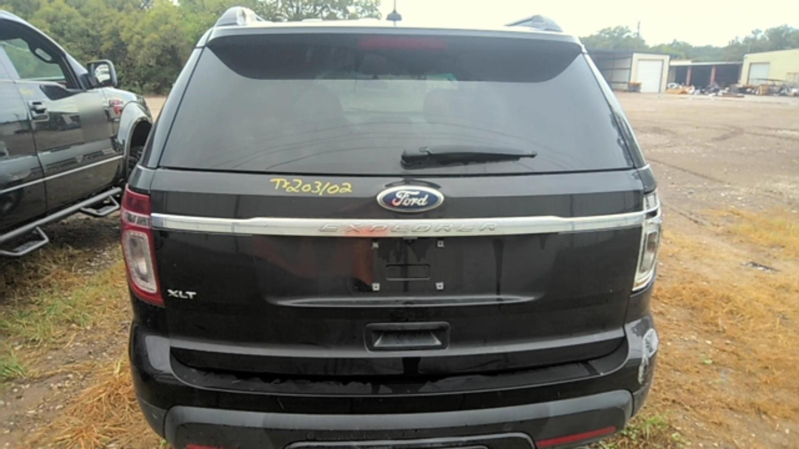 Used Deck Lid fits: 2013 Ford Explorer wiper spoiler power lift w/rear view came