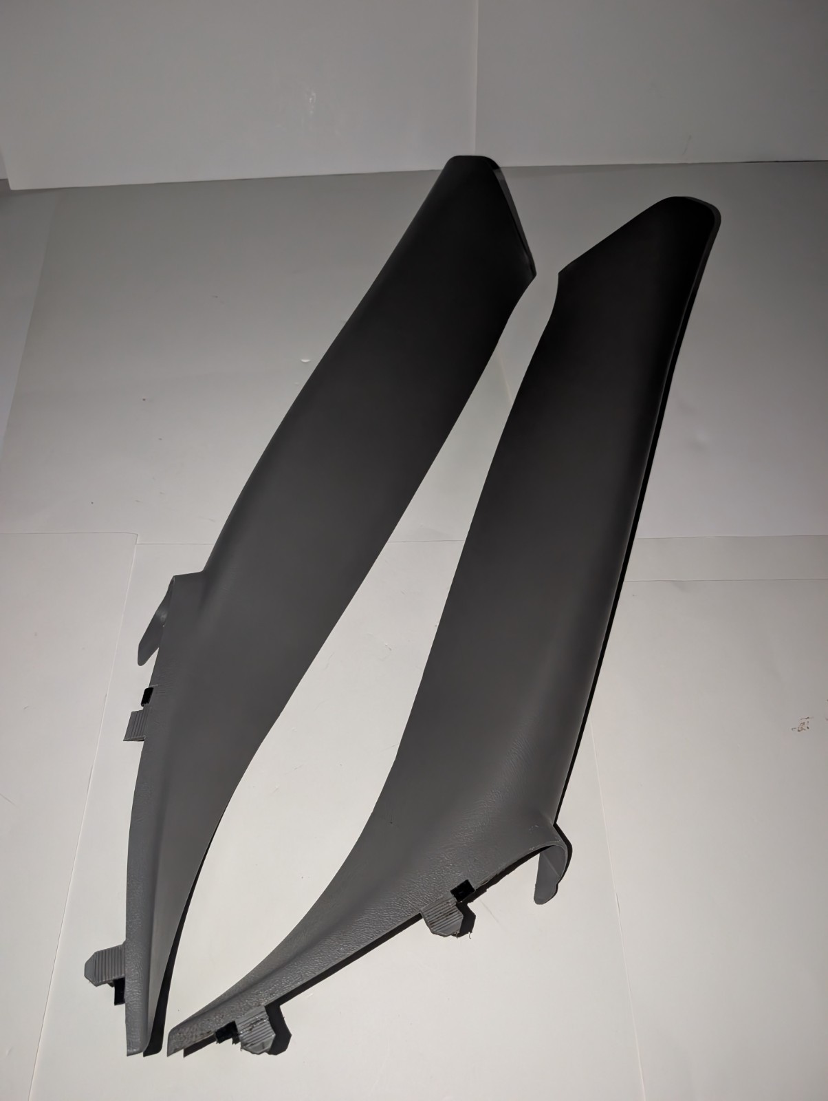 99-06 Tahoe A Pillar Light Gray Silverado Yukon Suburban Sierra Pair OEM MINT 99-06 Tahoe A Pillar Light Gray Silverado Yukon Suburban Sierra Pair OEM MINT