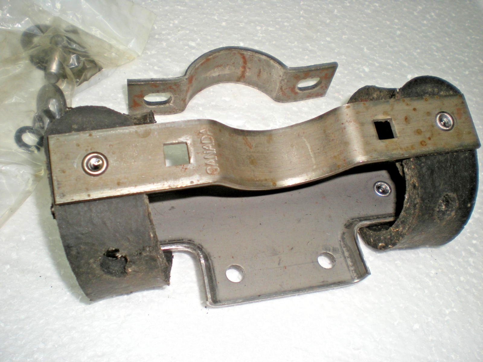 NEW 1971 1972 1973 1974 B & E BODY DUAL EXHAUST HANGER ROAD RUNNER CHALLENGER NEW 1971 1972 1973 1974 B & E BODY DUAL EXHAUST HANGER ROAD RUNNER CHALLENGER
