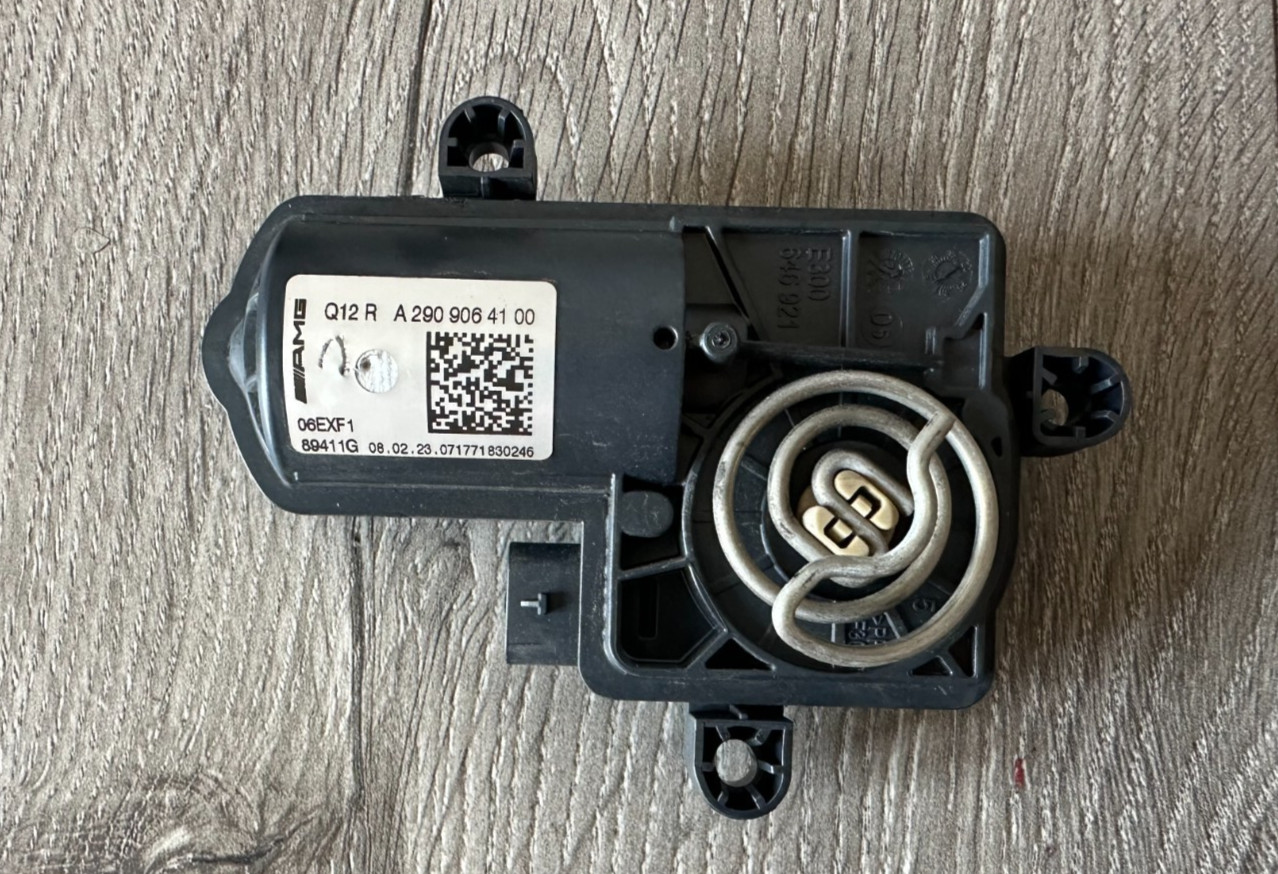 2008-2021 MERCEDES AMG C63 REAR RIGHT EXHAUST ACTUATOR, 2909064100, GENUINE OEM 2008-2021 MERCEDES AMG C63 REAR RIGHT EXHAUST ACTUATOR, 2909064100, GENUINE OEM