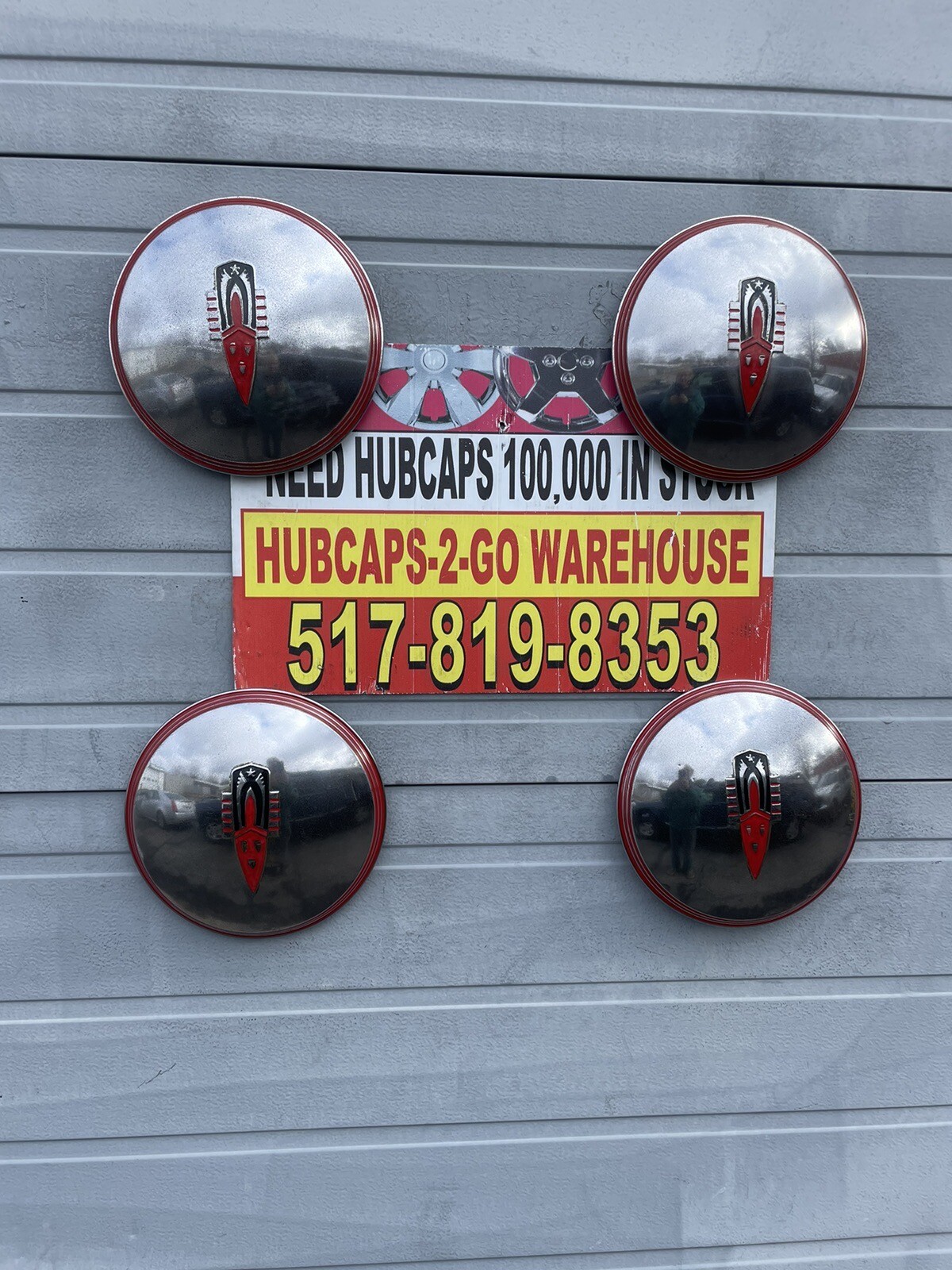 1946-1947 Oldsmobile 10 1/2 Beautiful Rare Set 4Oem Used Hubcaps Bright Color 1946-1947 Oldsmobile 10 1/2 Beautiful Rare Set 4Oem Used Hubcaps Bright Color