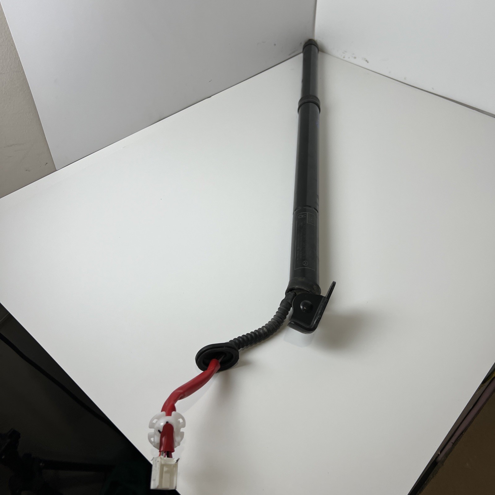 KB8C626EX 2021 MAZDA CX-5 POWERLIFT TAILGATE LIFTGATES STRUT OEM KB8C626EX 2021 MAZDA CX-5 POWERLIFT TAILGATE LIFTGATES STRUT OEM