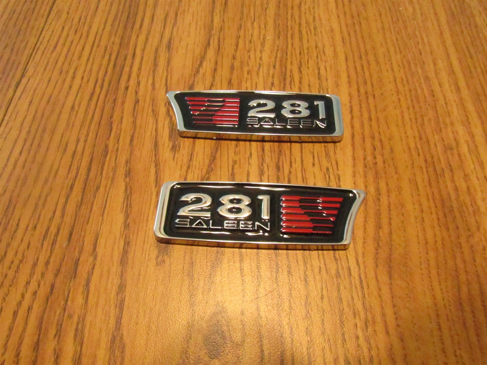 SALEEN S281 S-281 FRONT FENDER EMBLEMS SET LEFT AND RIGHT PAIR SALEEN S281 S-281 FRONT FENDER EMBLEMS SET LEFT AND RIGHT PAIR