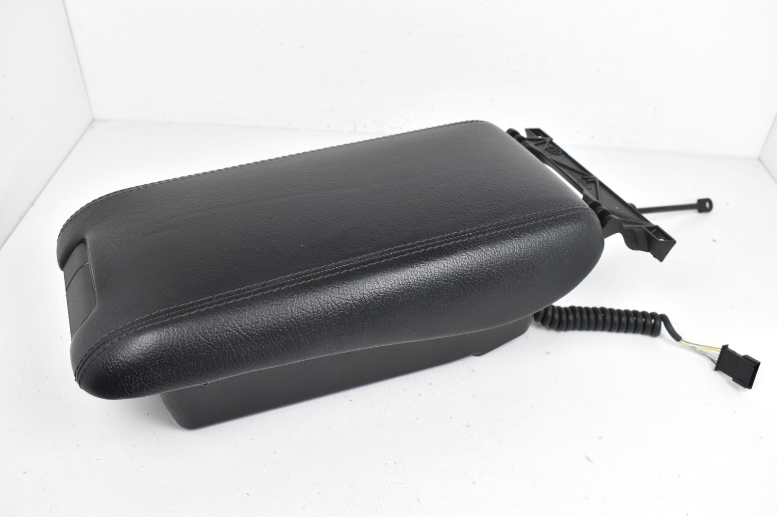 1998-2002 Mercedes E320 Center Console Black Leather Armrest Storage OEM 1998-2002 Mercedes E320 Center Console Black Leather Armrest Storage OEM