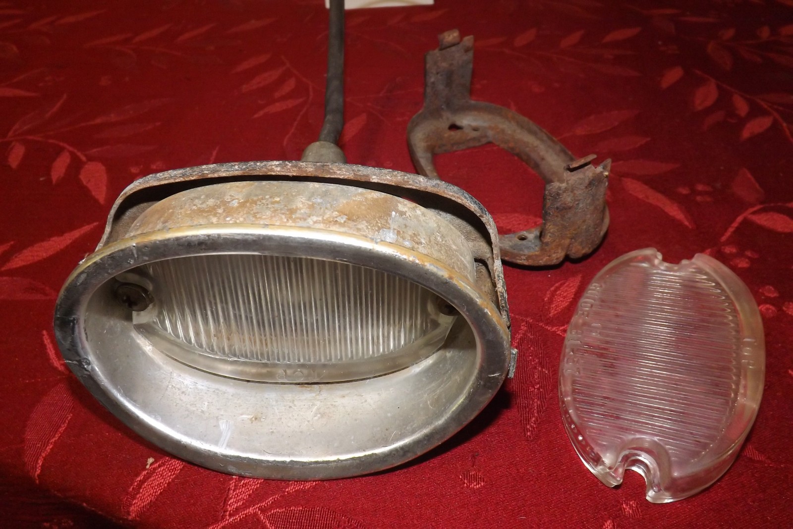 1957 57 CHEVROLET CHEVY BACK UP LIGHT LAMP 1 ASSEMBLY 2 LENSES 2 BRACKETS GM OEM 1957 57 CHEVROLET CHEVY BACK UP LIGHT LAMP 1 ASSEMBLY 2 LENSES 2 BRACKETS GM OEM