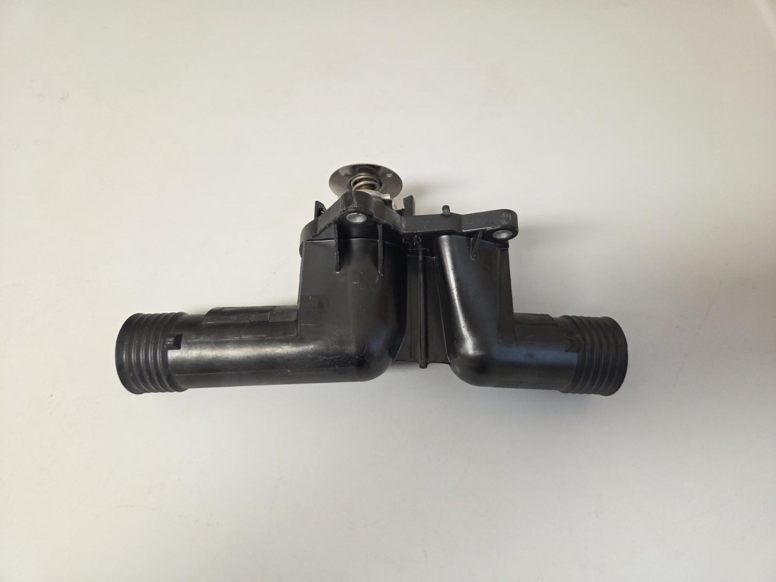 BMW M44 Thermostat Assembly, Mahle Behr, OE Part Number: 11531743017 BMW M44 Thermostat Assembly, Mahle Behr, OE Part Number: 11531743017