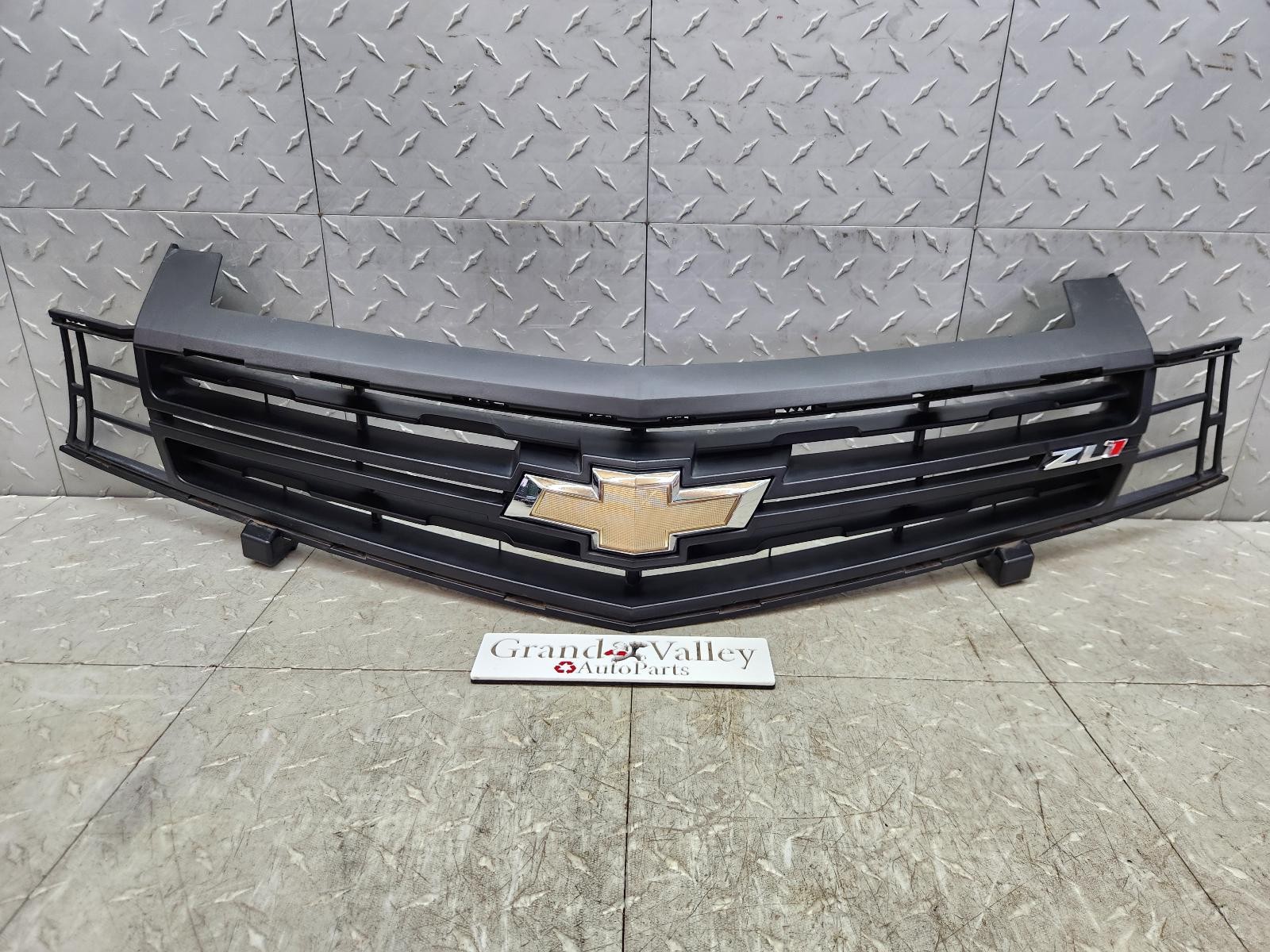 2012-2015 Camaro ZL1 Front Bumper Upper Grille Used OEM 22831855