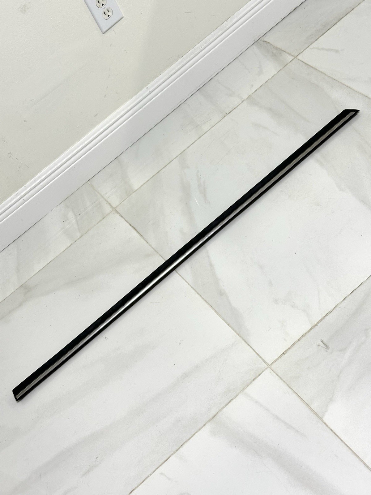 1974-1989 Mercedes W107 380SL 450SL 560SL SLC Left Door Molding Driver OEM 1974-1989 Mercedes W107 380SL 450SL 560SL SLC Left Door Molding Driver OEM