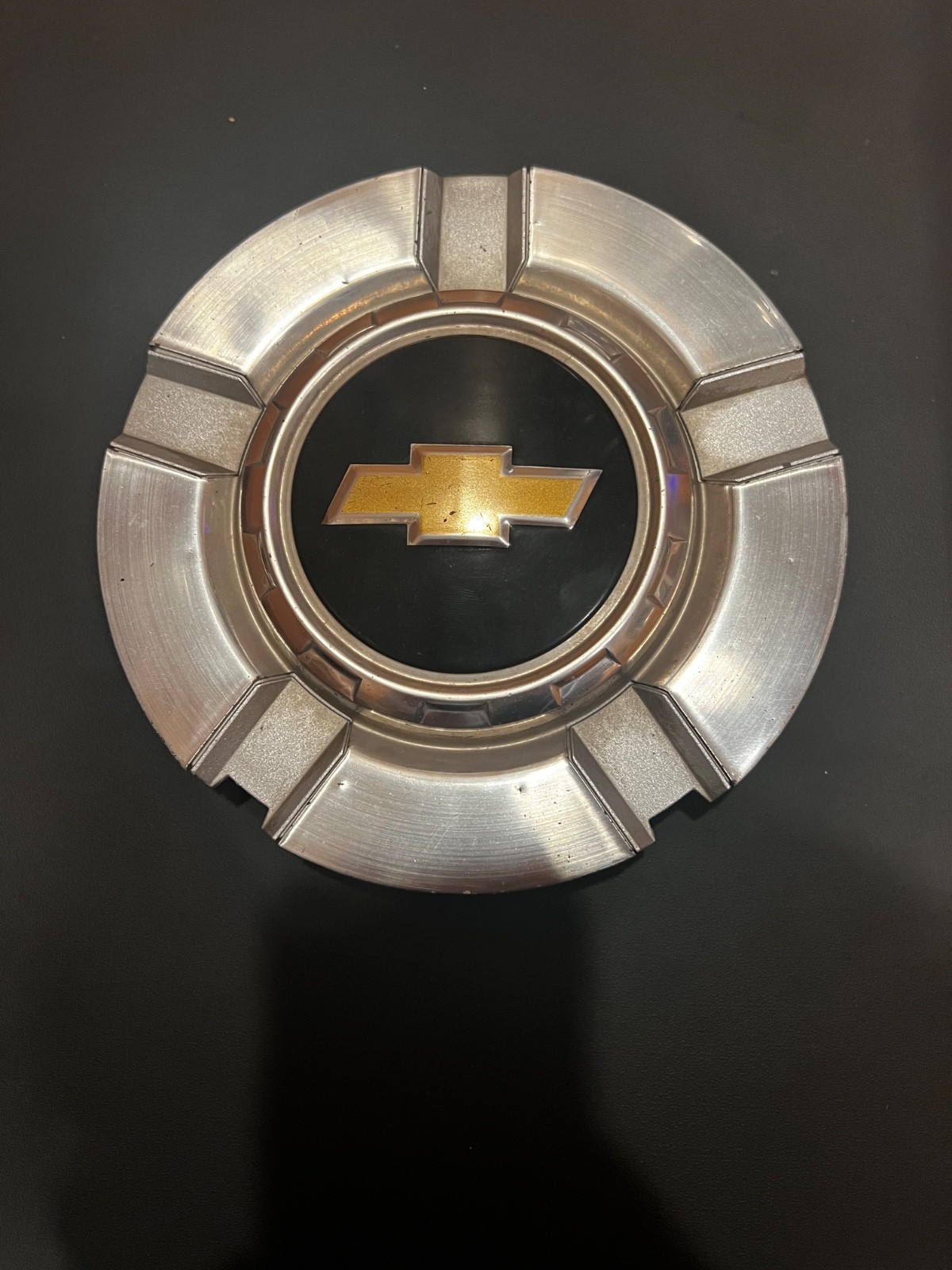 One Factory Chevy Suburban Tahoe Avalanche Pickup center cap hubcap 9596343 One Factory Chevy Suburban Tahoe Avalanche Pickup center cap hubcap 9596343