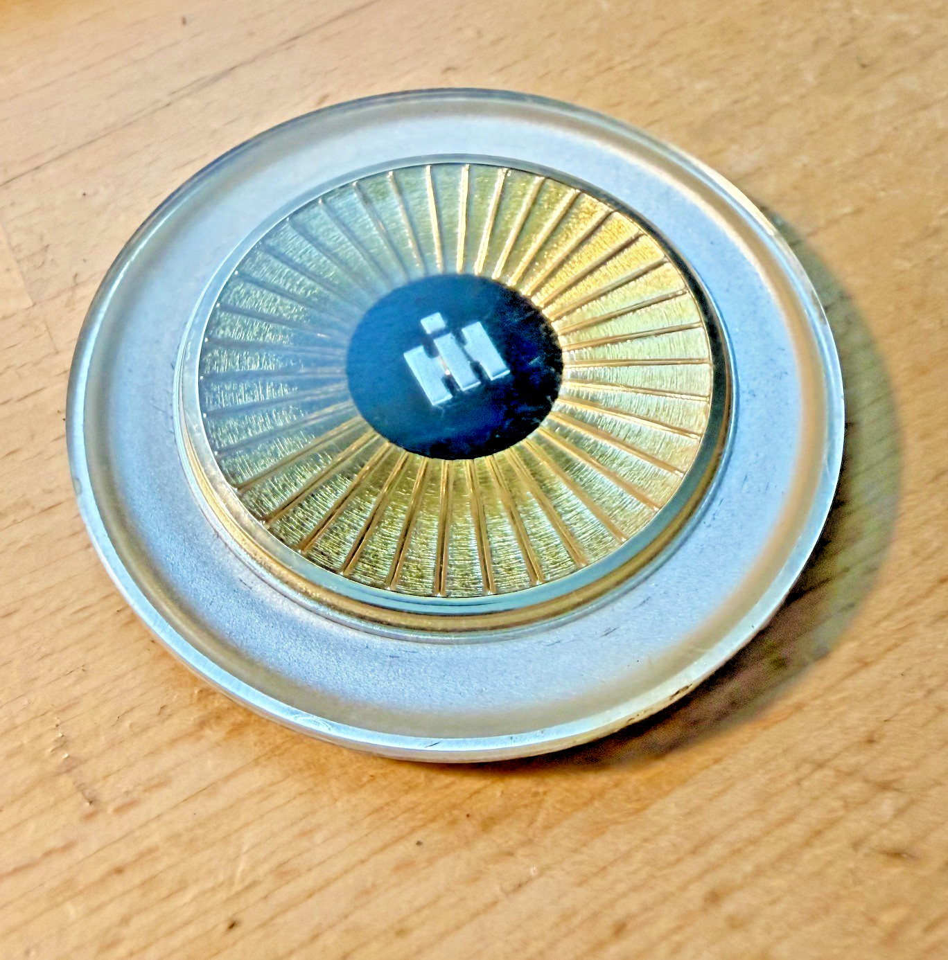 1961-68 INTERNATIONAL TRAVELALL SCOUT PICKUP HORN BUTTON EMBLEM CIRCA 60S NOS ??