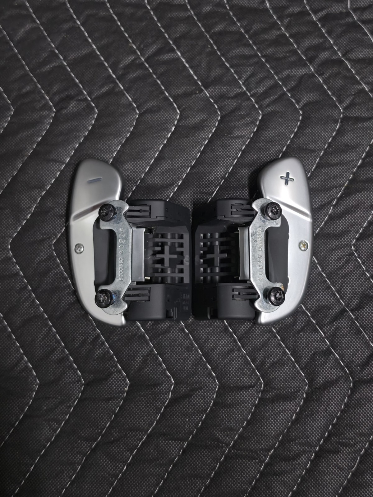 2006-2010 BMW M5 M6 E60 E63 E64 SMG Steering Wheel Paddle Shifter SET L+R 2006-2010 BMW M5 M6 E60 E63 E64 SMG Steering Wheel Paddle Shifter SET L+R
