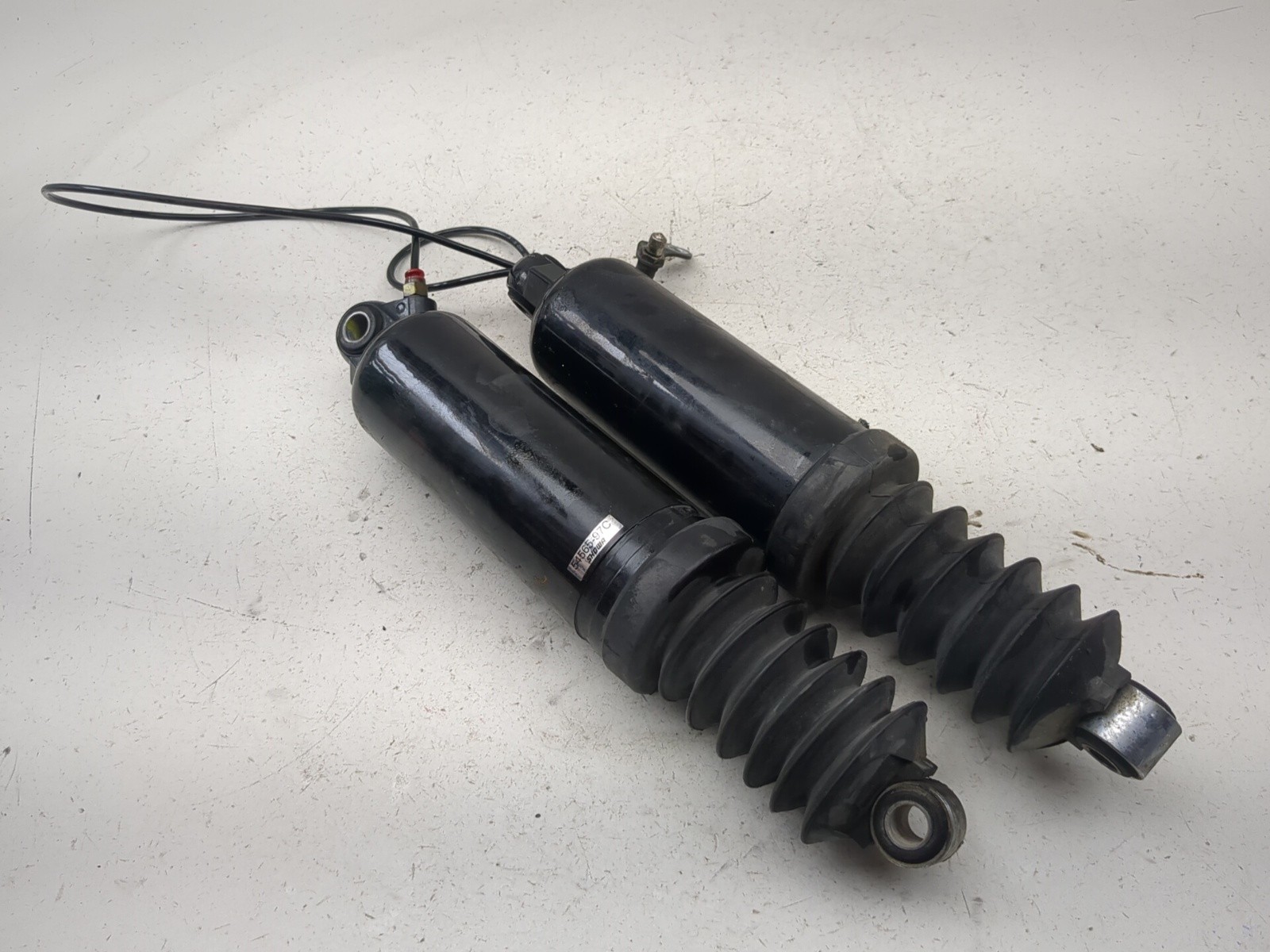 98-06 Harley Road King Classic FLHRCI Rear Air Shock Absorber Set 54565-97C