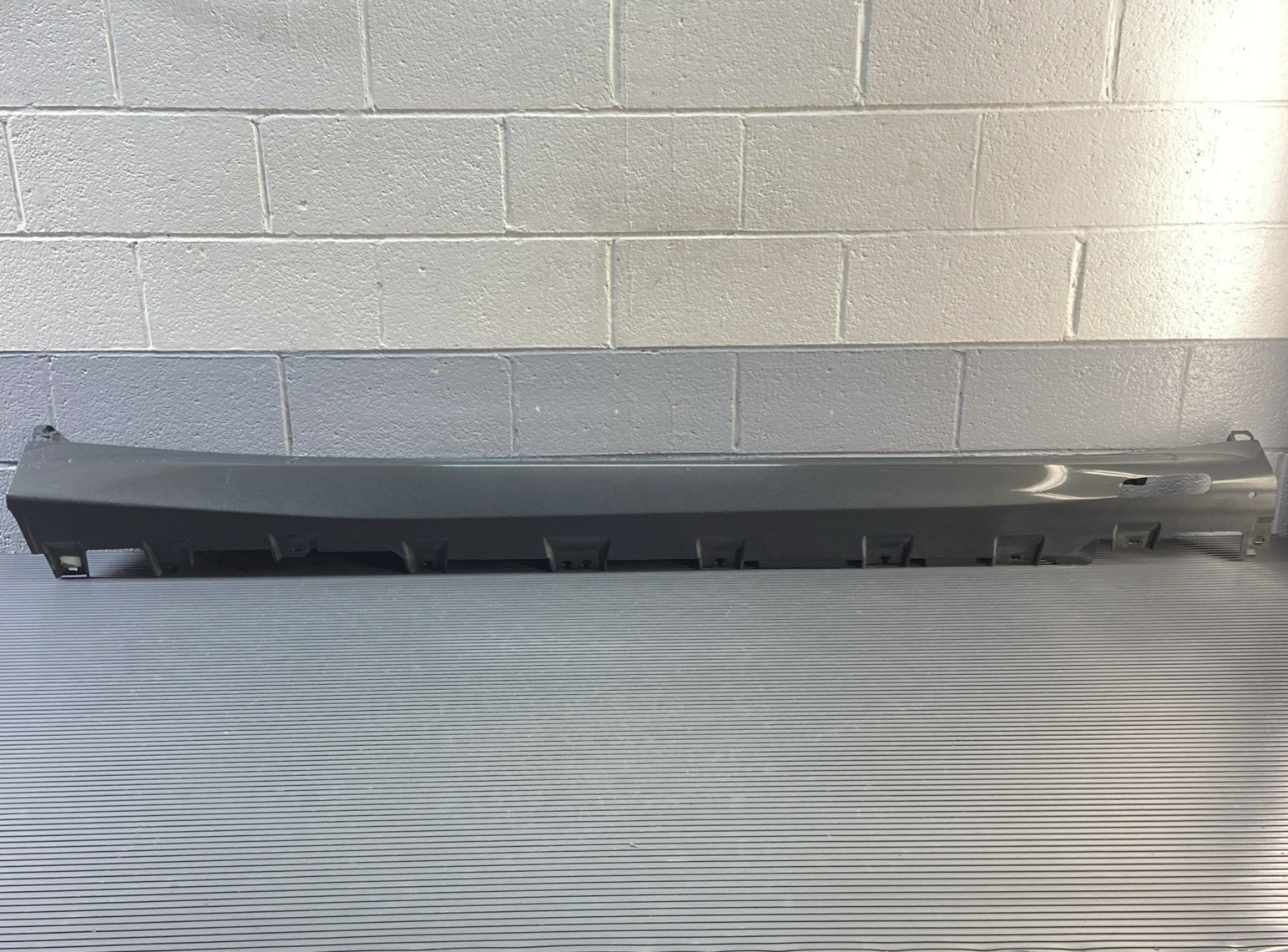 2019-2025 BMW X7 G07 M-Type Right Lower Rocker Panel Molding Gray C36 OEM *NOTE*