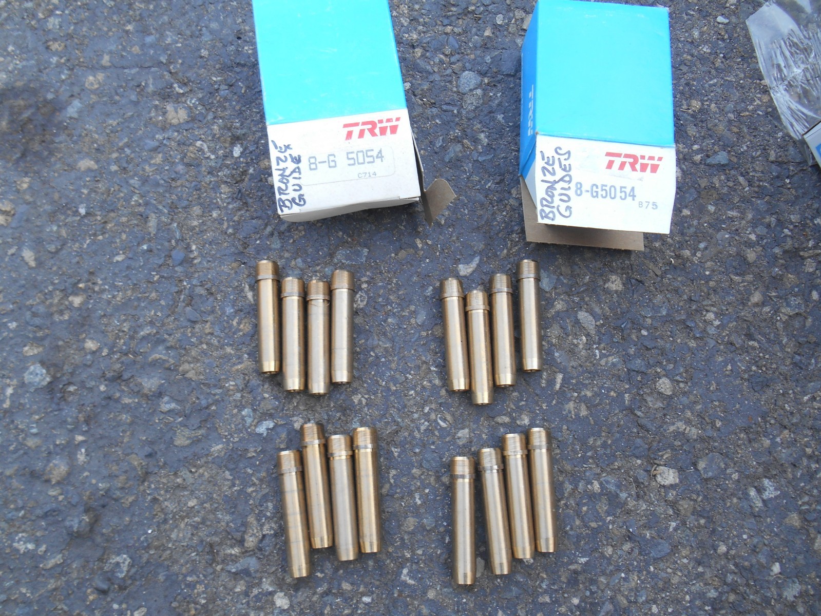 NOS TRW Mopar 383 413 440 bronze valve guides TRW G5054 set of 16 NOS TRW Mopar 383 413 440 bronze valve guides TRW G5054 set of 16
