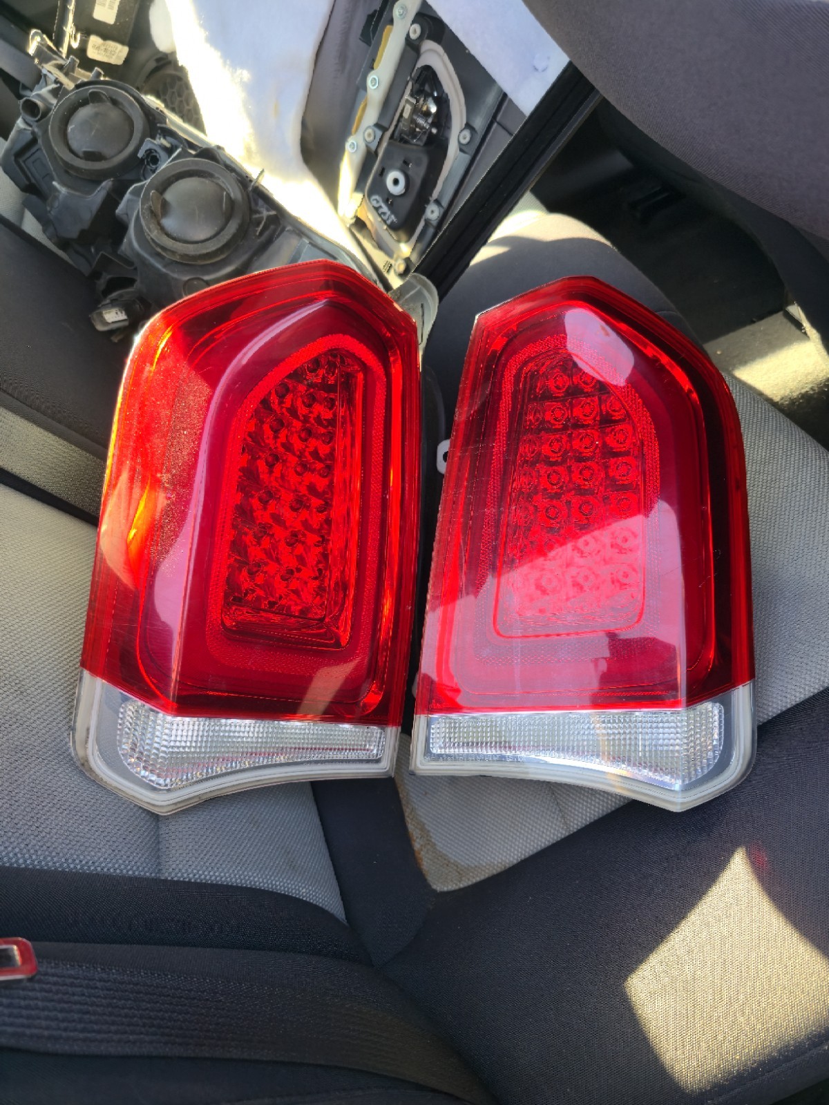 2015-2023 Chrysler 300 OEM LED Tail light Pair 2015-2023 Chrysler 300 OEM LED Tail light Pair
