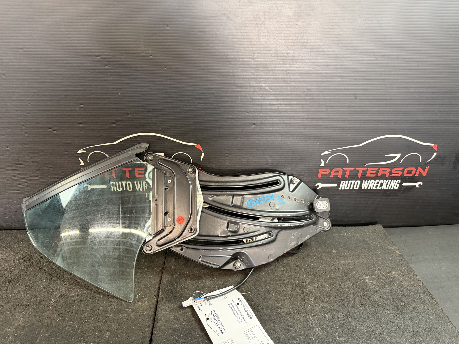 97-03 JAGUAR XK8 CONVERTIBLE PASSENGER RH QUARTER WINDOW REGULATOR W/ GLASS