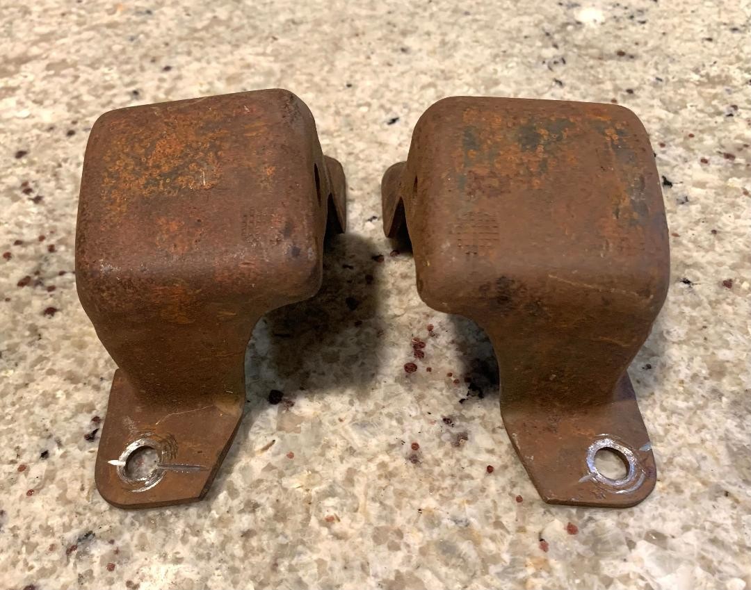 1965-1970 CHEVROLET IMPALA BEL AIR BISCAYNE ENGINE MOUNT FRAME BRACKETS  (175A)
