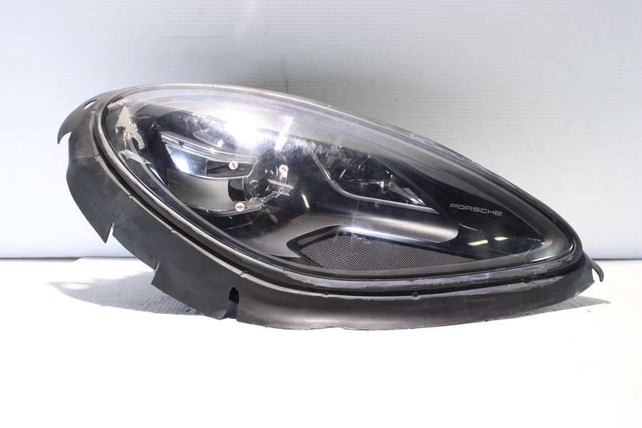 2019-2023 Porsche Macan LED Right Side Headlight Assembly OEM 95B941010AR