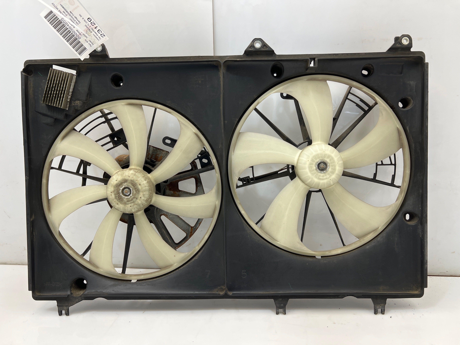 09 - 13 Toyota Highlander 2.7L Engine Cooling Fan Assembly OEM