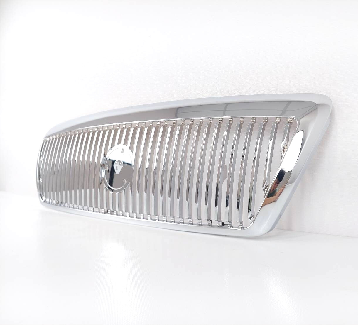 Front Chromed Grille fits Mercury Grand Marquis 2003-2005 FO1200406 Front Chromed Grille fits Mercury Grand Marquis 2003-2005 FO1200406