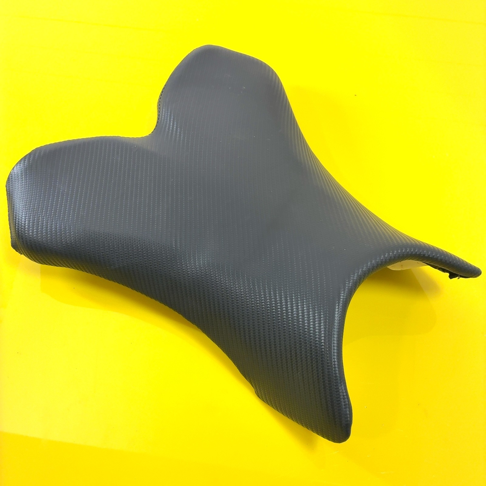 2004-2006 YAMAHA YZF R1 OEM FRONT DRIVERS SEAT PAD SADDLE PILLION 2004-2006 YAMAHA YZF R1 OEM FRONT DRIVERS SEAT PAD SADDLE PILLION