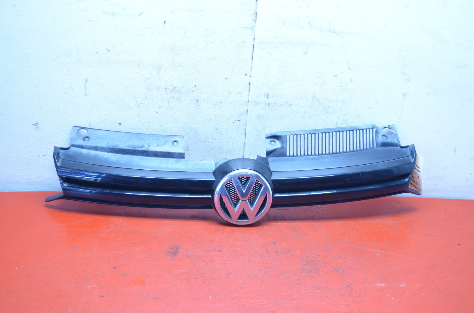 10-14 VOLKSWAGEN GOLF FRONT UPPER GRILLE OEM