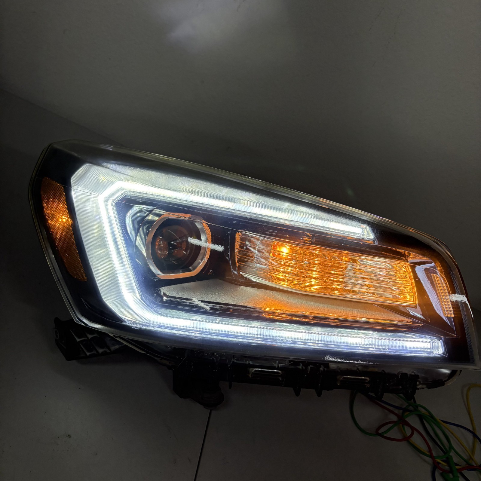 2013-2016 GMC Acadia RH Xenon HID LED Headlight OEM 19433927 Restored Tested