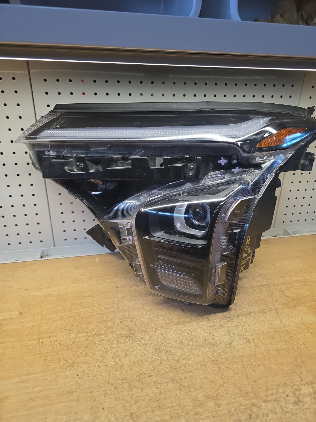 2025-2026 Chevrolet Trax LH Drivers Side LED Headlight w/DRL OEM 42928409 367E
