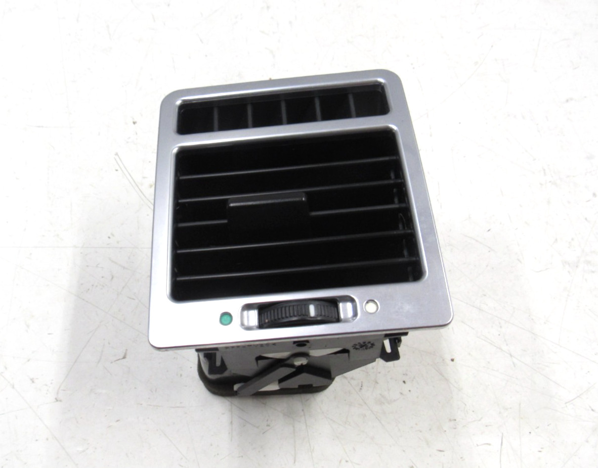 03-05  Land Rover Range Rover HSE --Right-- Front Dash AC Heater Air Vent Silver