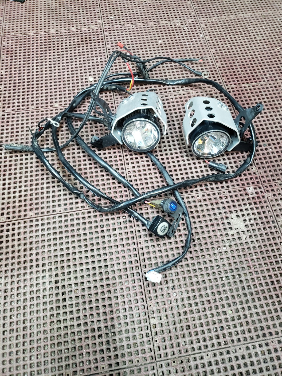 2015-2017 Triumph Tiger 800xcx Auxiliary Lights Complete Oem 2015-2017 Triumph Tiger 800xcx Auxiliary Lights Complete Oem
