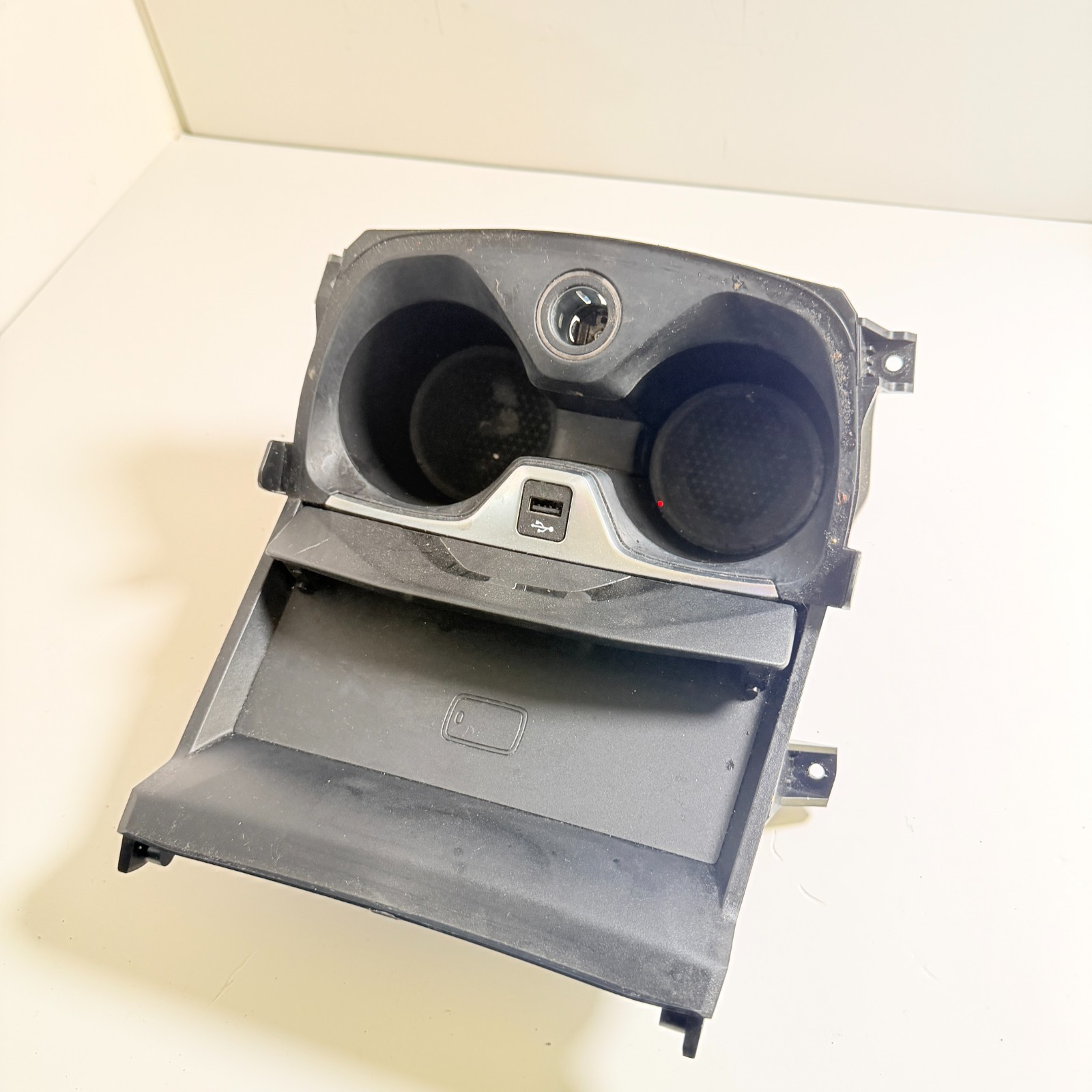 OEM 5R683429808 BMW 228I CENTER CONSOLE HOLDER WIRELESS CHARGER ASSEMBLY 2020