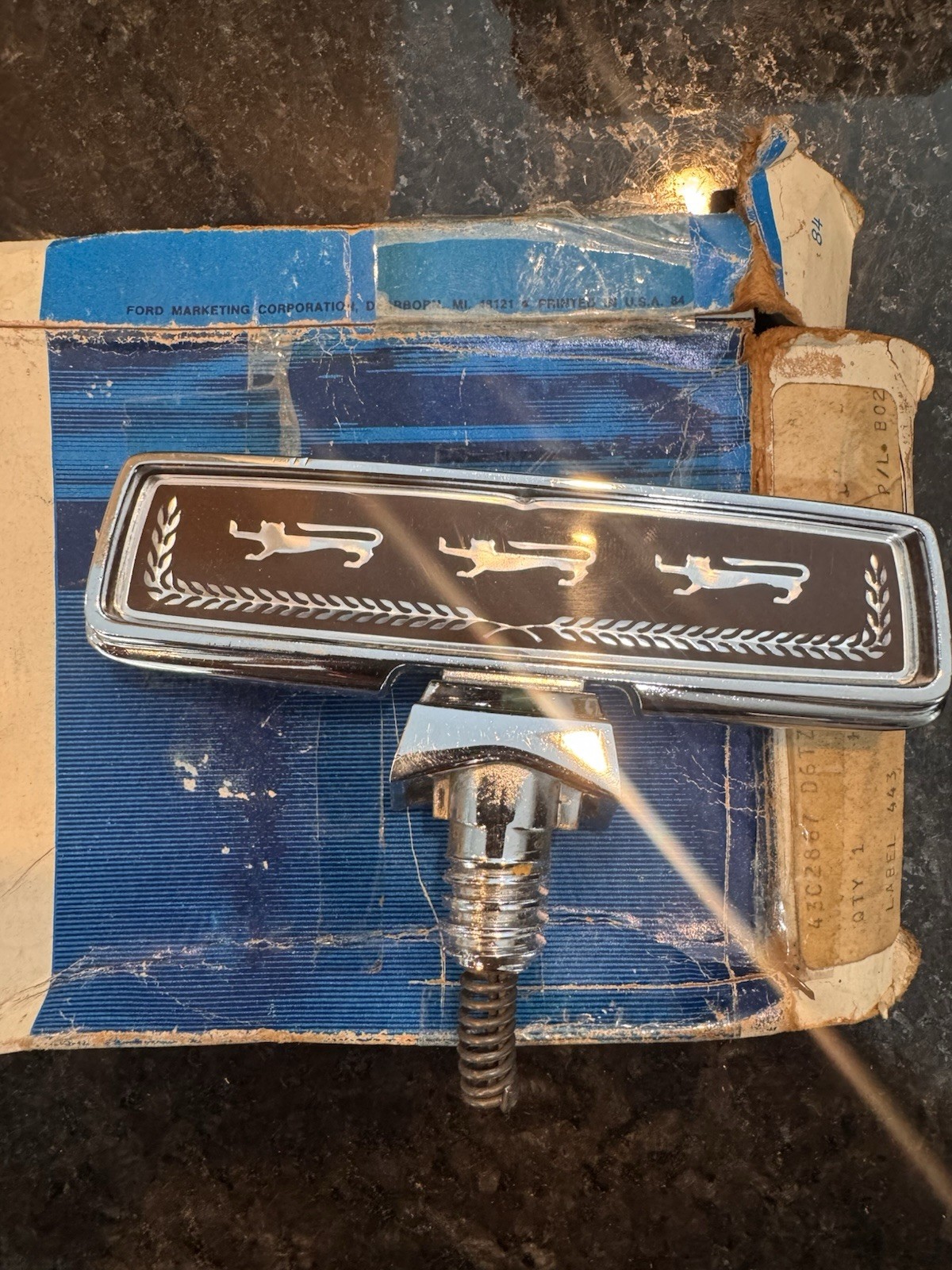 NOS 1976-1979 FORD TRUCK F SERIES HOOD ORNAMENT ASSY D6TZ