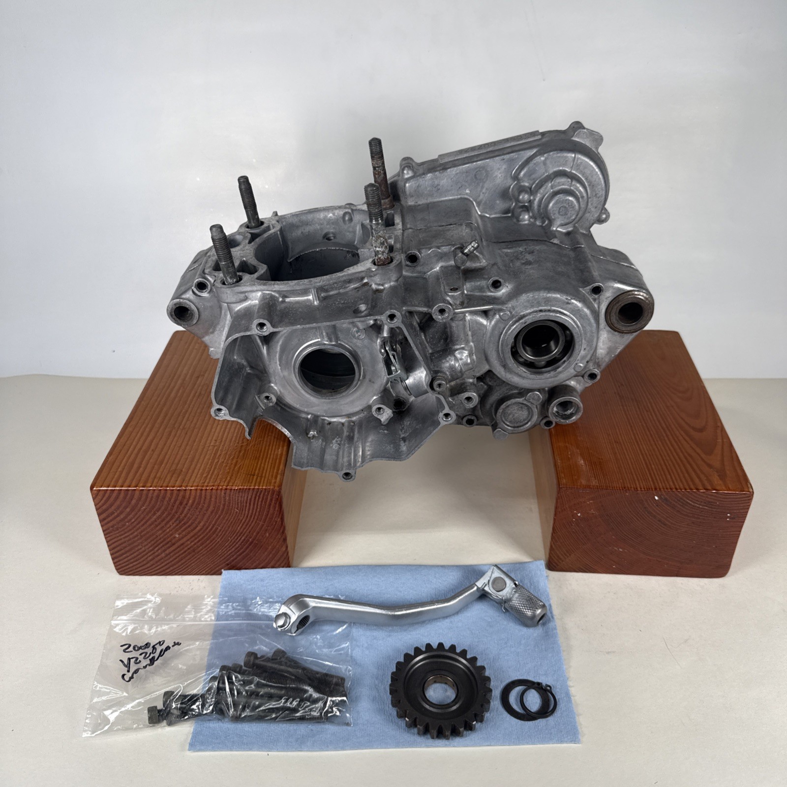 2000-2001 Yamaha YZ250 OEM Engine Crankcase Left Right Case Set 5HC-15111/15121