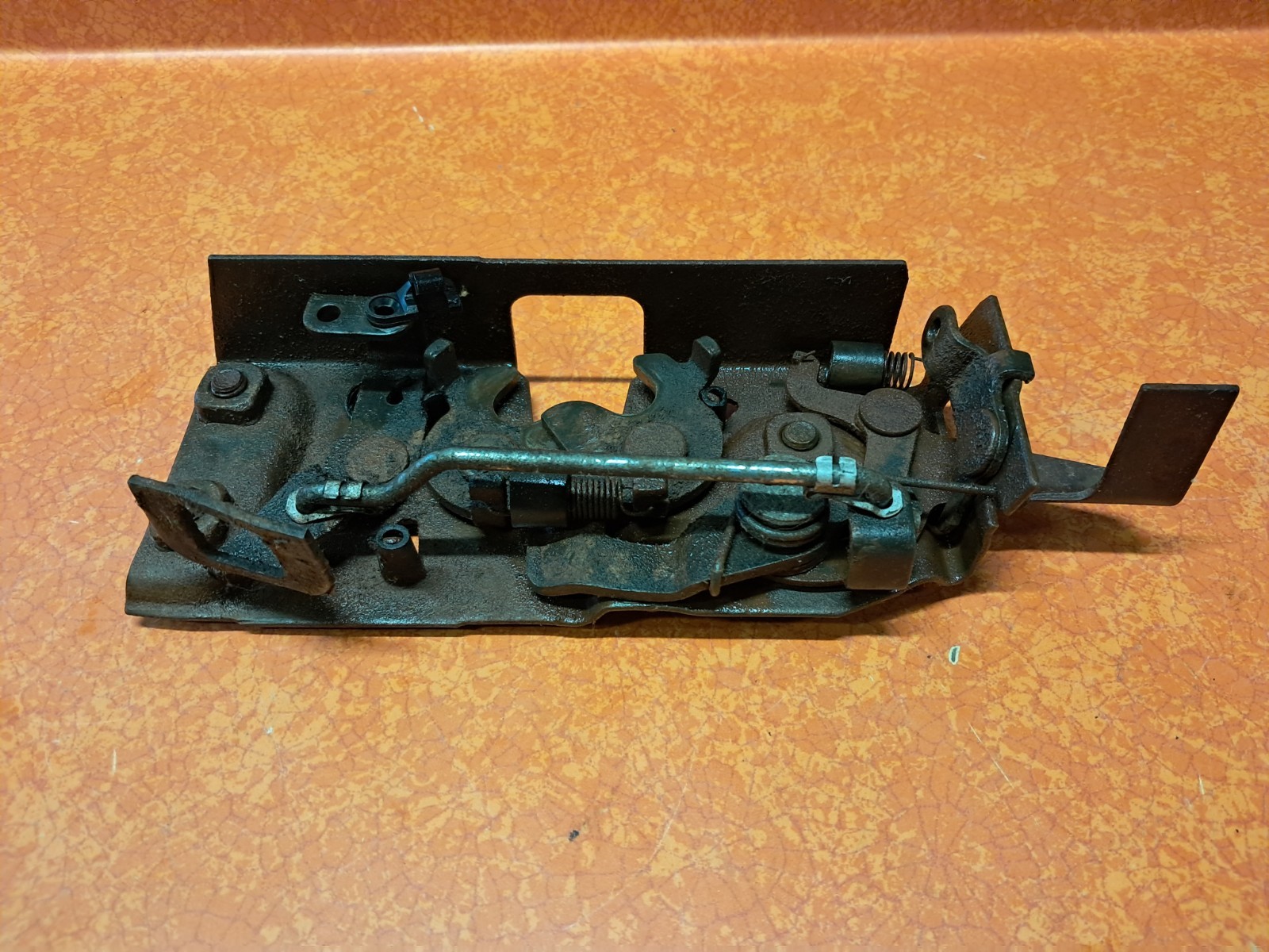 1971-1996 Chevrolet GMC G10 G20 G30 Van LH Driver Front Door Latch Assembly