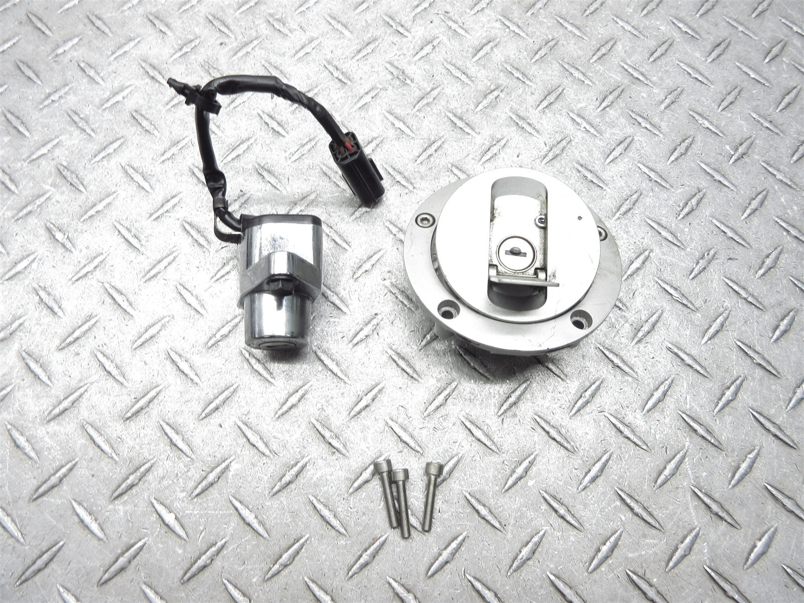 2007 06-07 Victory Vegas Jackpot Lock Set Ignition Switch Fuel Gas Cap NO KEY