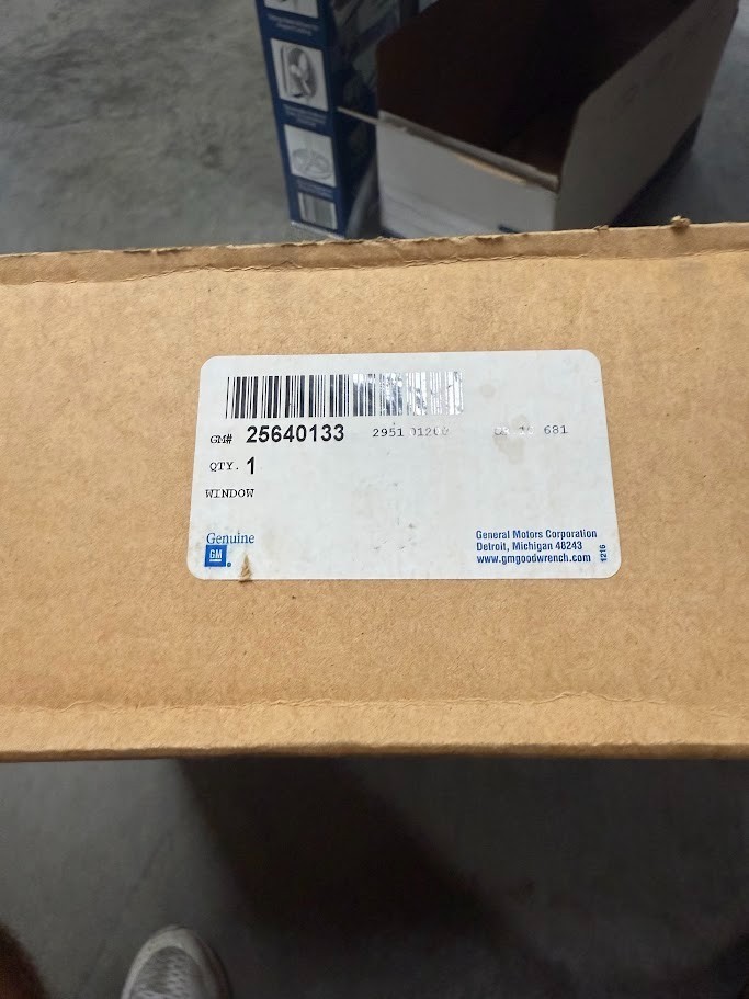 NOS Door Glass - GM 25640133-Fitments in description. 1992-1999 GM FRONT LEFT NOS Door Glass - GM 25640133-Fitments in description. 1992-1999 GM FRONT LEFT